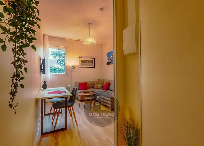 Le Berthelot T2 With Free Parking Lägenhet